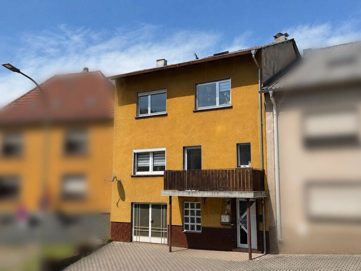 Großzügiges Ein- bis Zweifamilienhaus mit großem Grundstück, 66839 Schmelz