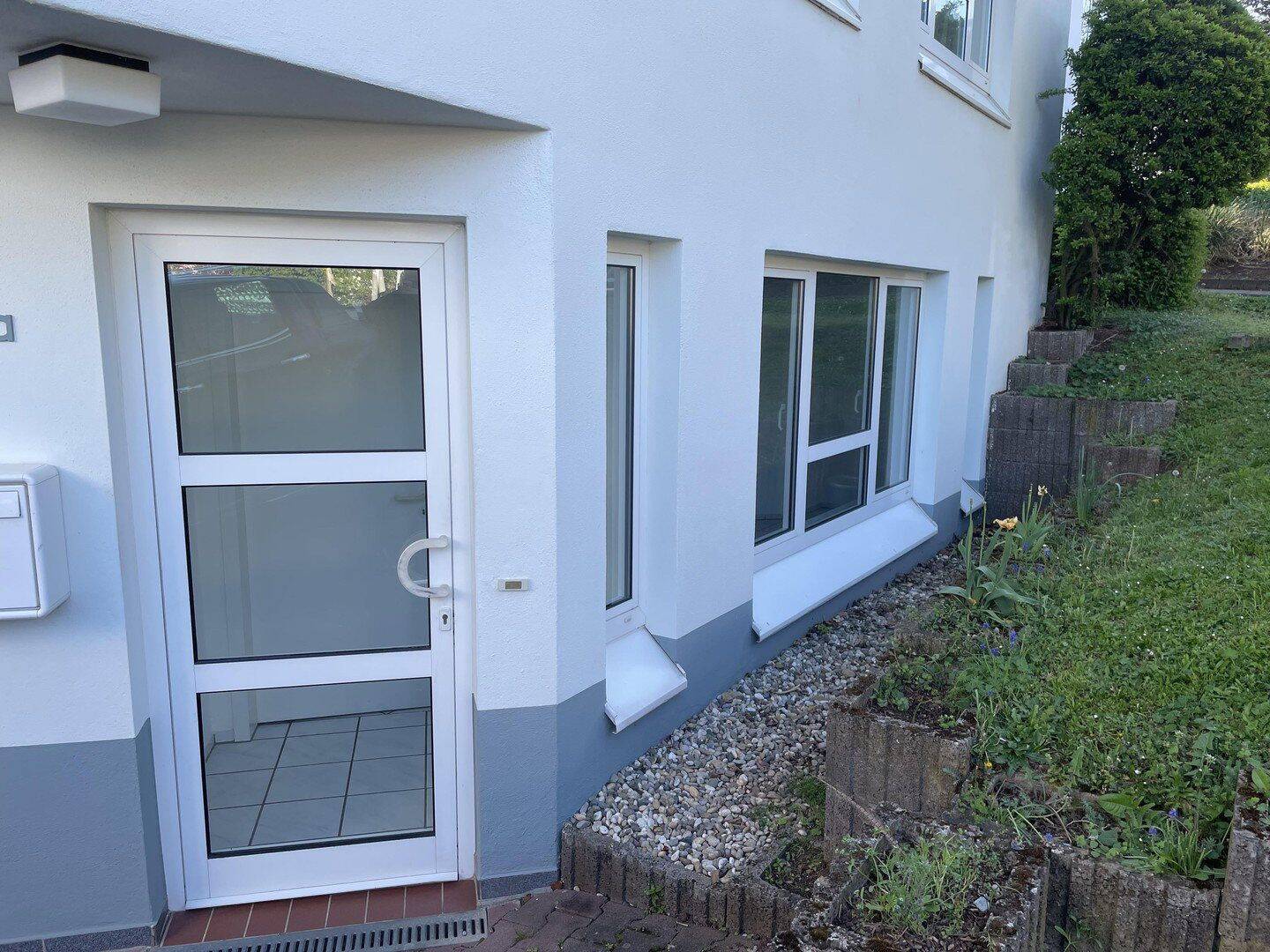 Helle und neuwertig renovierte Single-Wohnung mit Wärmepumpe in Hargesheim, 55595 Hargesheim