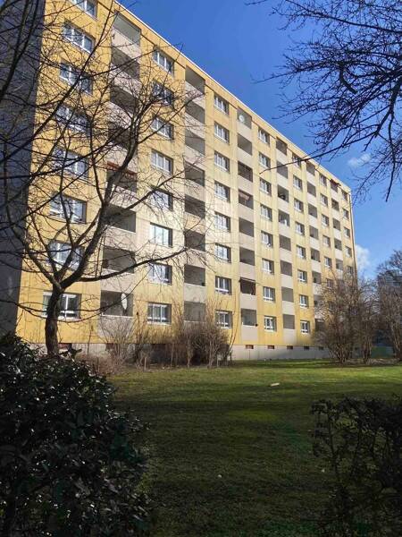 Mitten drin statt nur dabei: ansprechende 2-Zimmer-Wohnung mit Balkon, 60439 Frankfurt am Main (Heddernheim Kalbach Niederursel Praunheim)