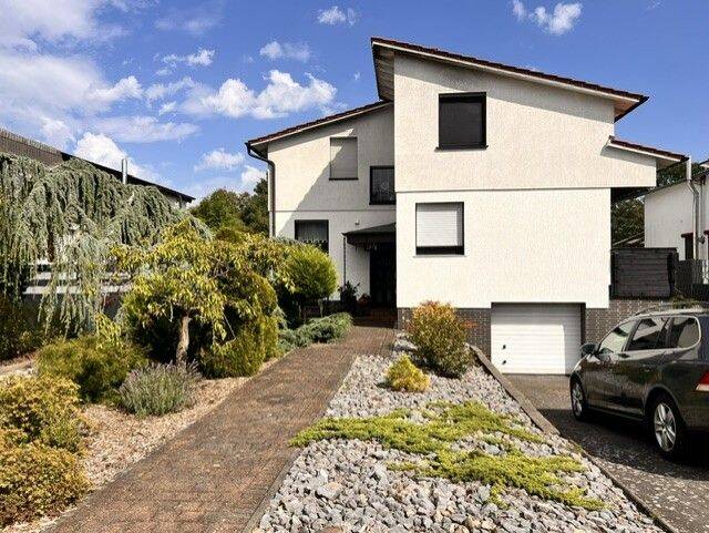 Ein Haus! Unzählige Möglichkeiten. Exklusives Zweifamilienhaus in traumhafter Waldrandlage von Overberge, 59192 Bergkamen