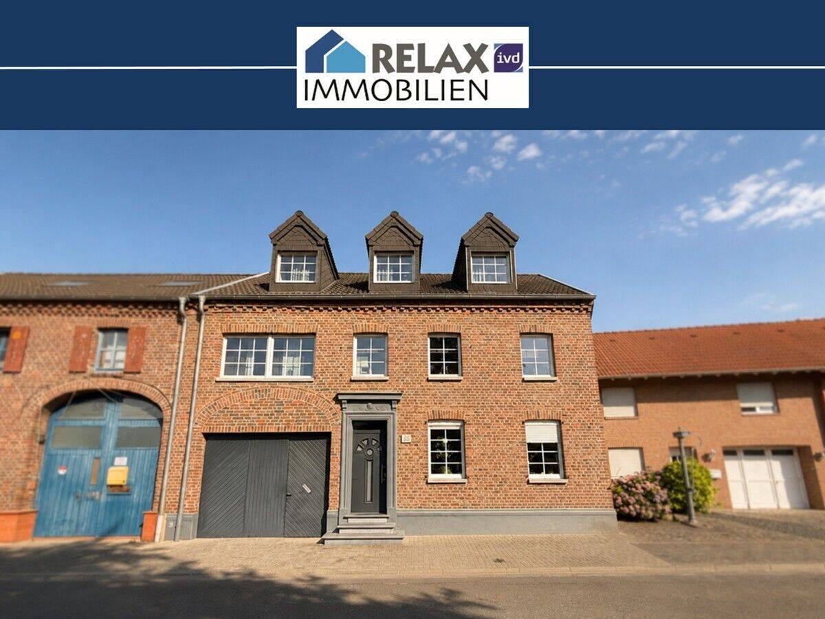 Stilvolles Zweifamilienhaus mit schönem Innenhof und großzügiger Werkstatt in Hückelhoven-Hilfarth, 41836 Hückelhoven