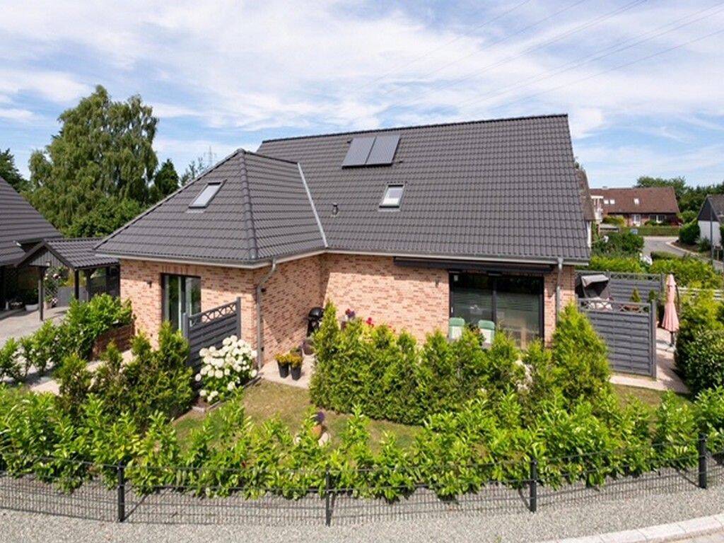 Wohnen wie im eigenen Haus – 5-Zimmer Luxus-Maisonette-Wohnung mit Privatsphäre & Stil, 23683 Scharbeutz