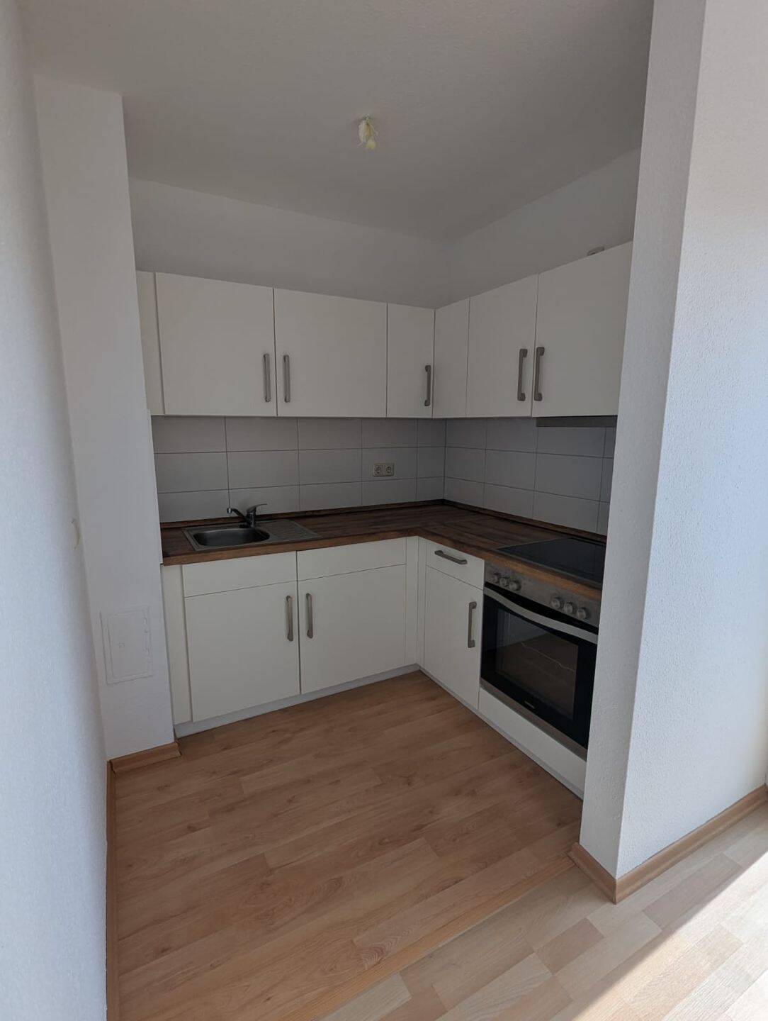 Provisionsfreie Appartementwohnung mit Einbauküche und Terrasse zu vermieten !!!, 4680 Colditz