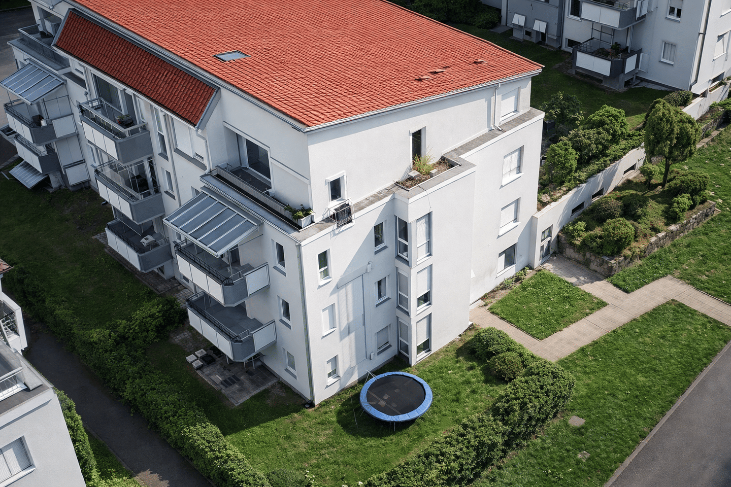 Gemütlich wohnen in Bestlage: Top-Zustand, großer Garten & Tiefgarage in Stuttgart, 70374 Stuttgart (Bad Cannstatt Sommerrain)
