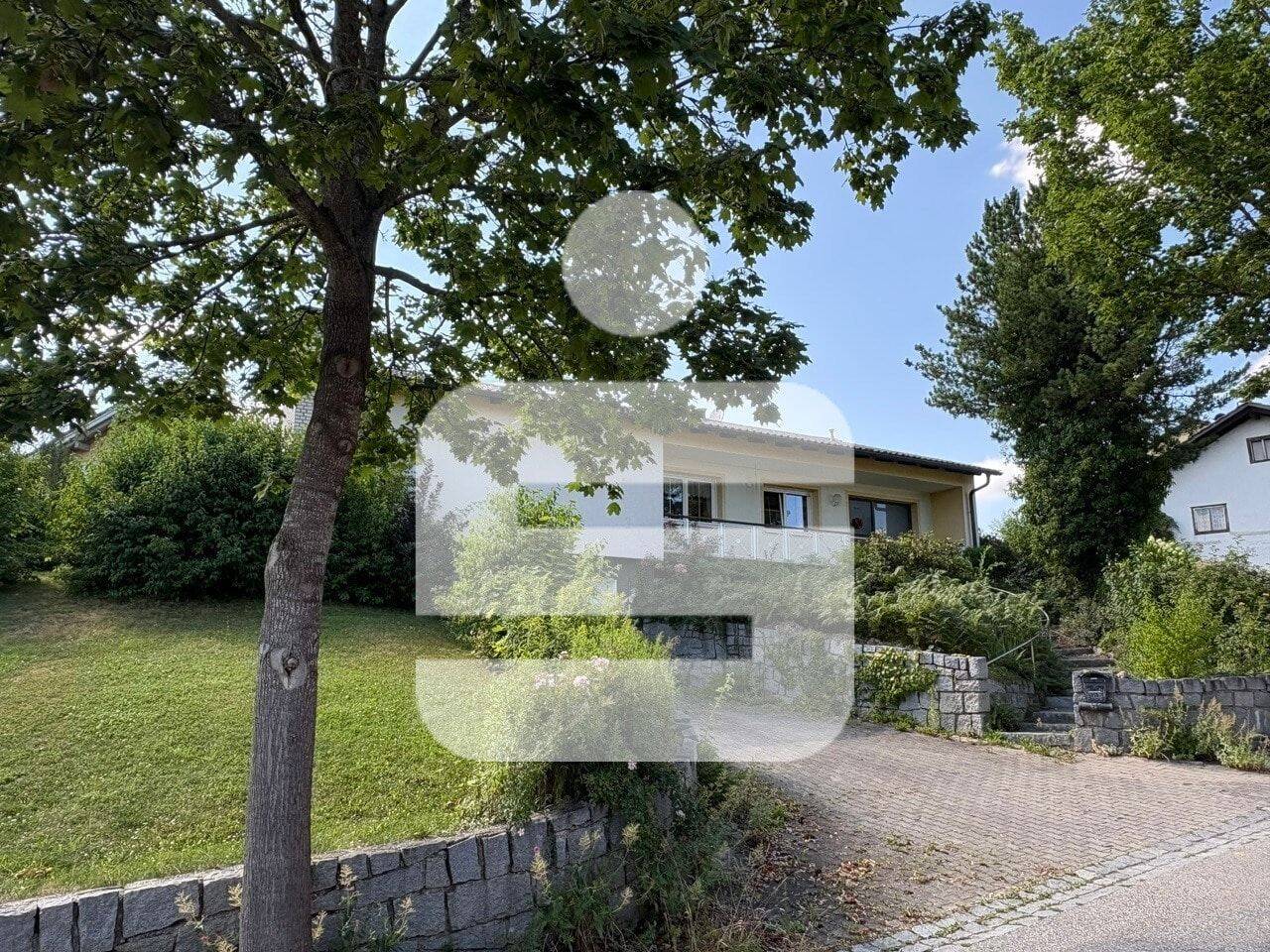 Haus mit viel Platz in Tettenweis, 94167 Tettenweis