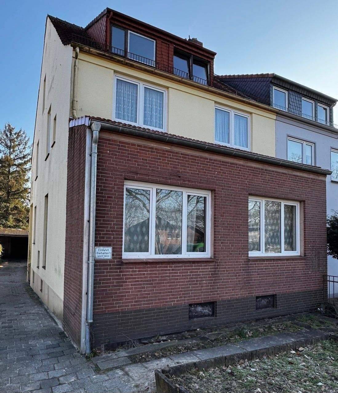 Zweifamilienhaus mit Wertsteigerungspotenzial in Bremen Kattenturm, 28277 Bremen (Kattenesch Kattenturm)