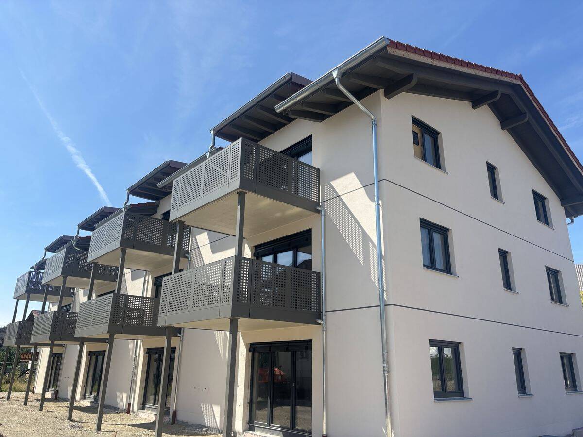 Erstbezug in Rosenheim: Moderne 2-Zimmer-Wohnung mit Terrasse in Hochschulnähe, 83024 Rosenheim (Fürstätt Ost Süd West Westerndorf Sankt Peter)