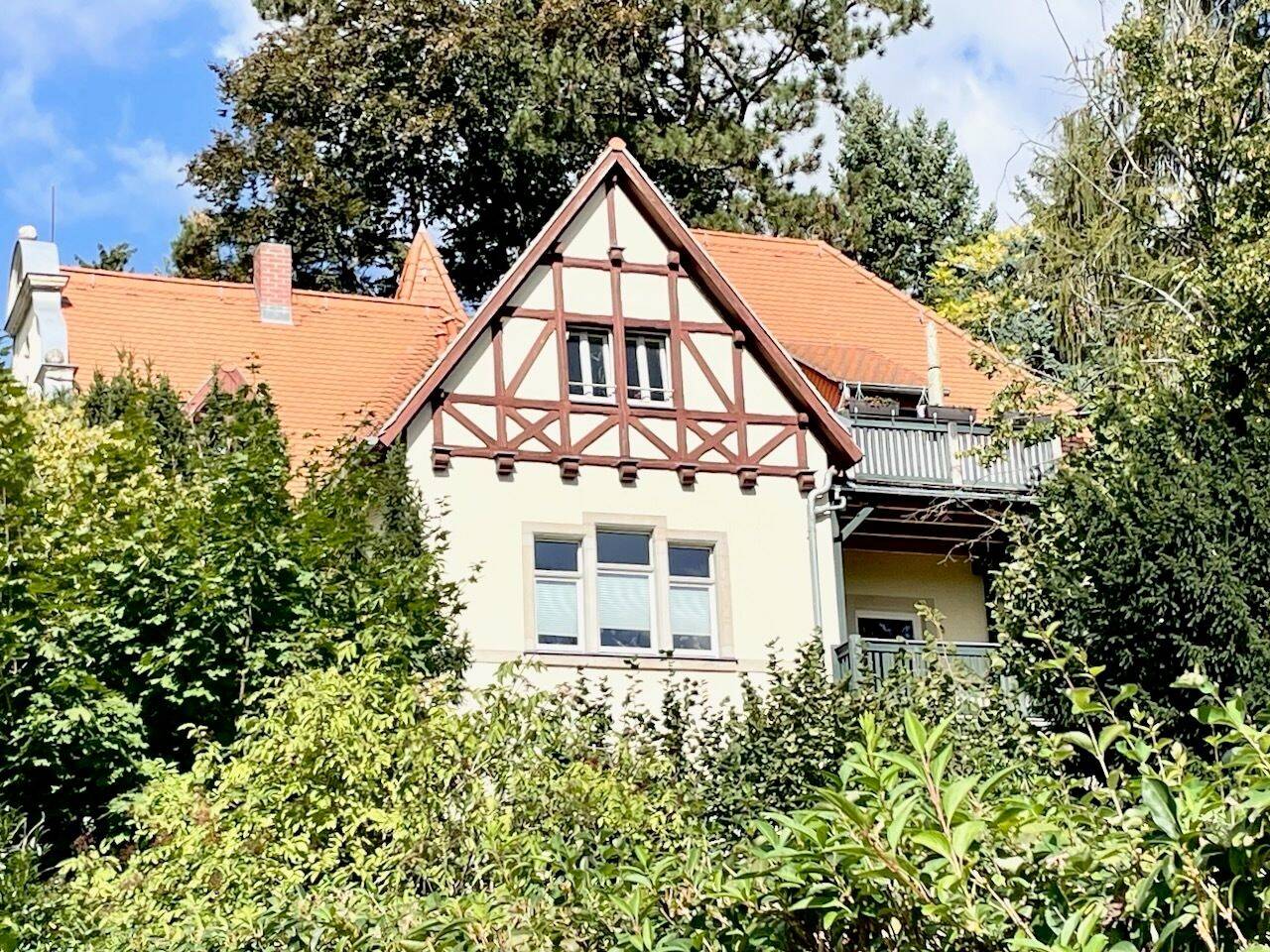 Großzügige 4-Raumwohnung mit 2 Balkonen in denkmalgeschützter Stadtvilla in Freital, 1705 Freital