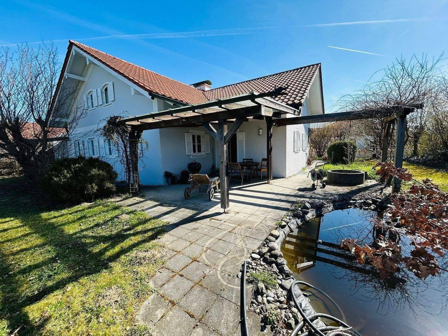 Elegantes Architektenhaus in begehrter Wohnlage von Emmerting, 84547 Emmerting