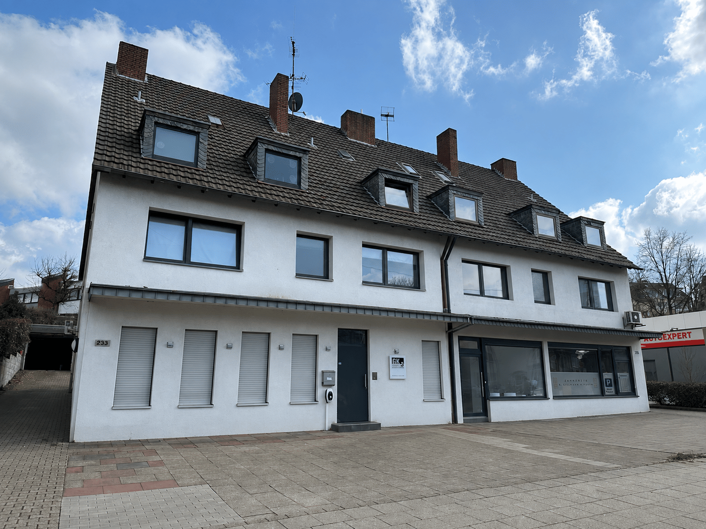 Frisch renovierte 2,5-Zimmer-Dachgeschosswohnung in Essen-Stadtwald, 45134 Essen (Bergerhausen Bredeney Rellinghausen Stadtwald)