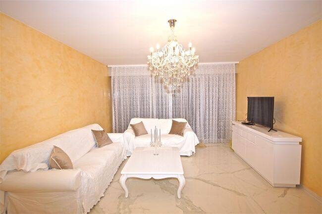 Hochwertig sanierte und voll möblierte 4-Zimmer-Wohnung mit großer Terrasse am Englischen Garten!, 80805 München (Schwabing-Freimann)