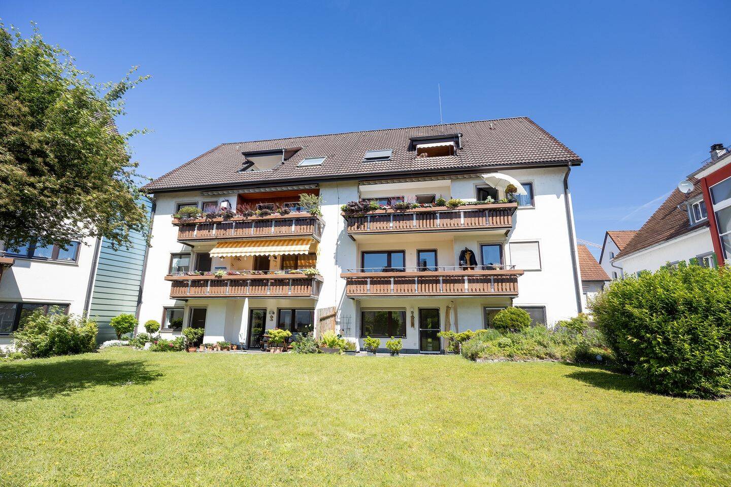Friedrichshafen – Lichtdurchflutete Dachgeschosswohnung mit Loggia in zentraler Lage, 88046 Friedrichshafen