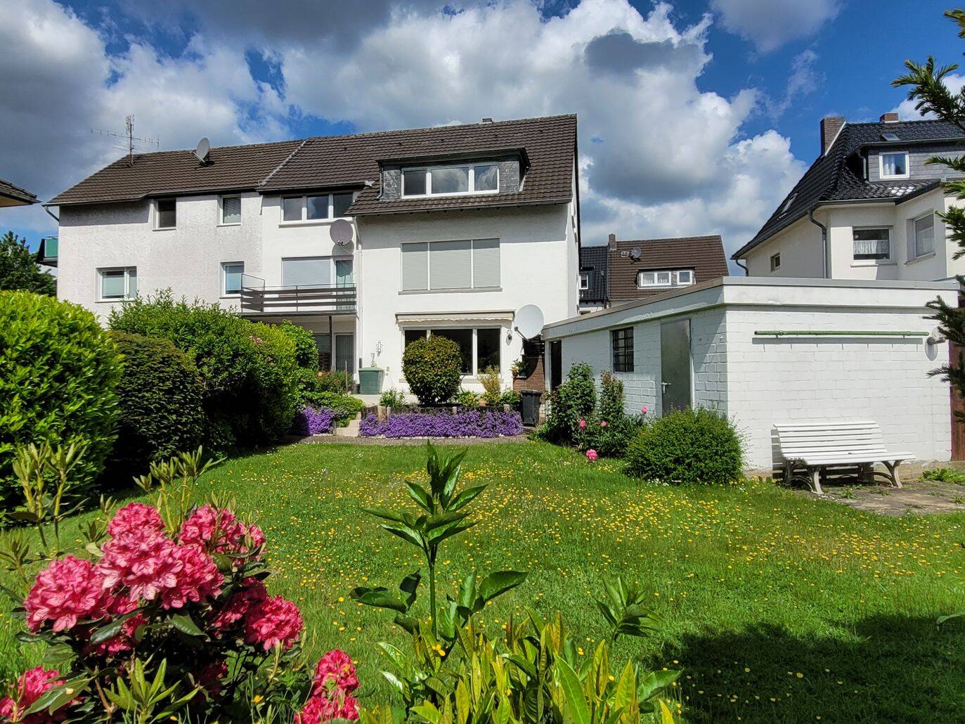 MANNELLA *Sofort Bezugsfrei* Zentral gelegene Dachgeschosswohnung mit Gartennutzung & Garage, 53840 Troisdorf