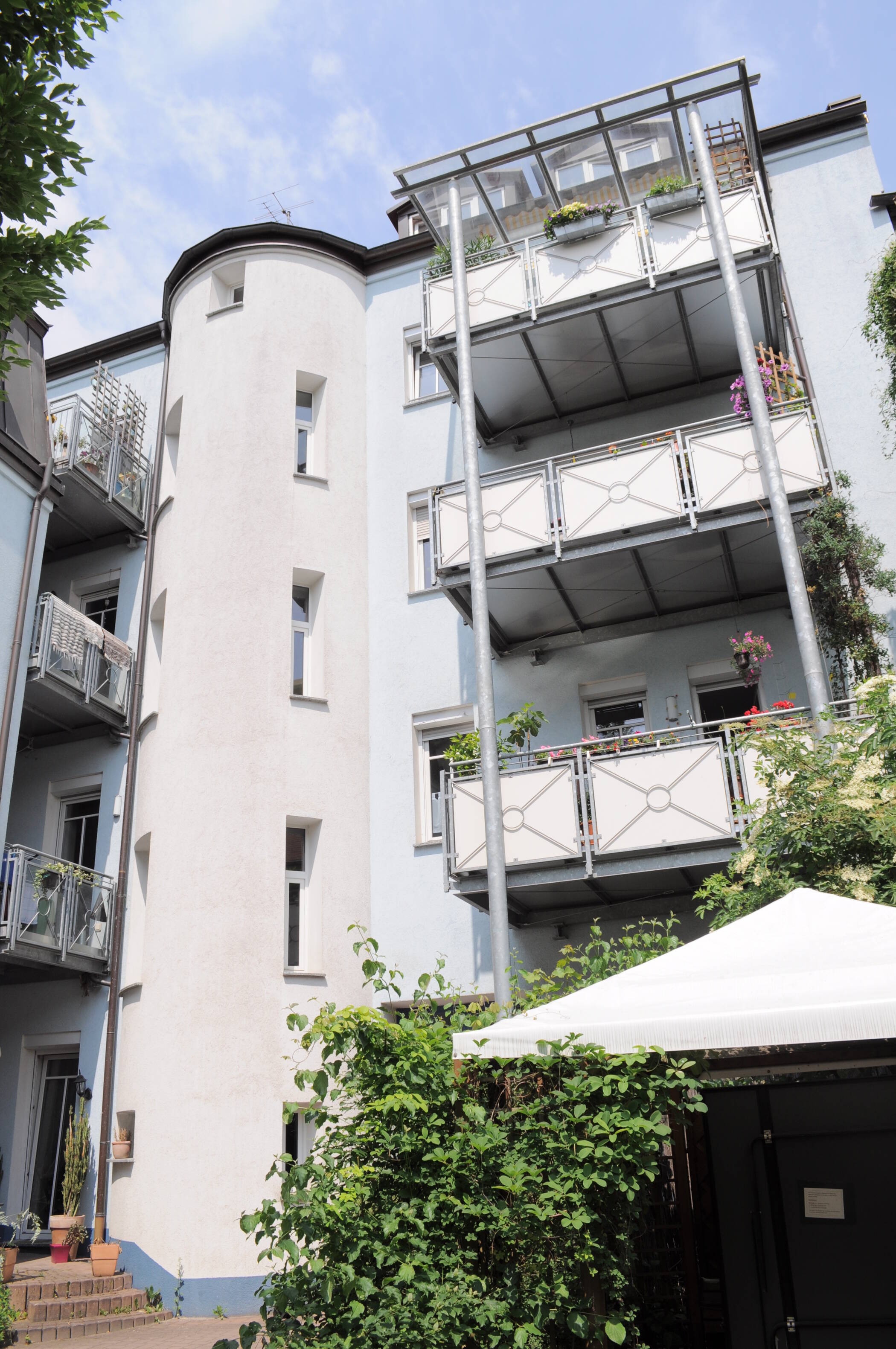 Helle 2-Zimmerwohnung im Erdgeschoss mit Terrasse in zentraler Lage in Fürth, 90762 Fürth (Innenstadt)