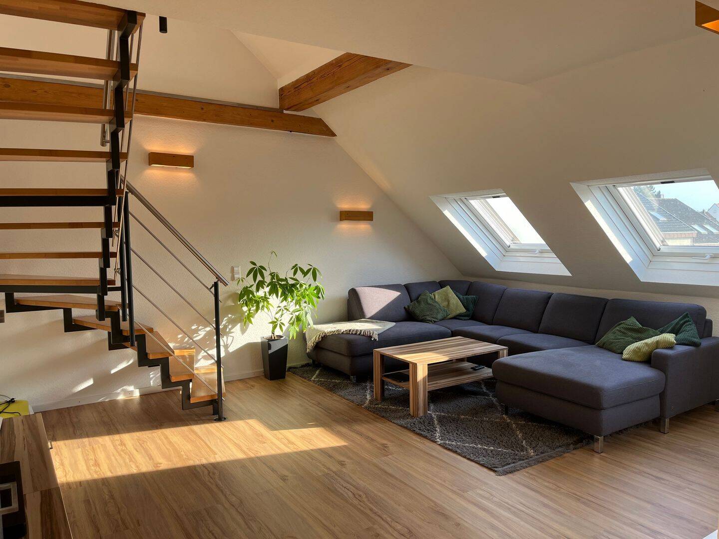 Helle, 4,5-Zimmer-Maisonette-Wohnung in Ludwigsburg-Oßweil, 71640 Ludwigsburg