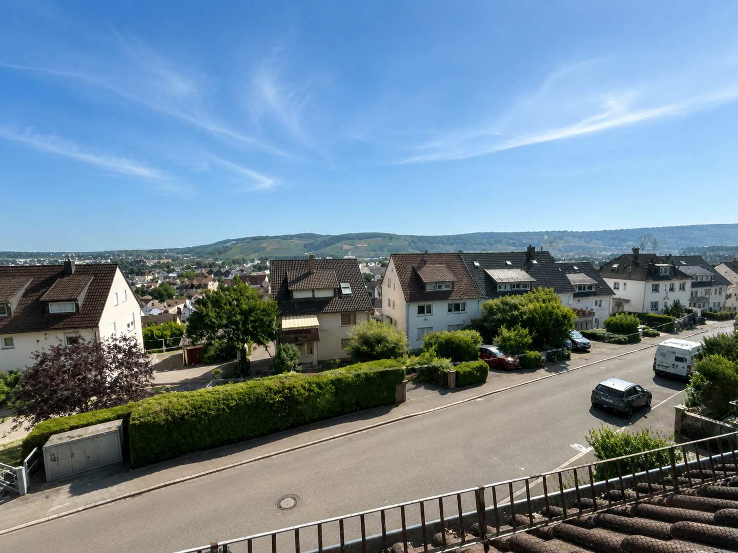 * Halbhöhenlage in S-Wangen * Attraktives 3-FH mit Garage + Stpl. + Garten + Balkon/Terrassen *, 70327 Stuttgart