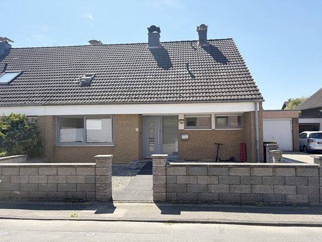 PROVISIONSFREI für Erwerber: Unterkellerte Doppelhaushälfte mit überwiegend ausgebautem Dachgeschoss und Garage, 50374 Erftstadt
