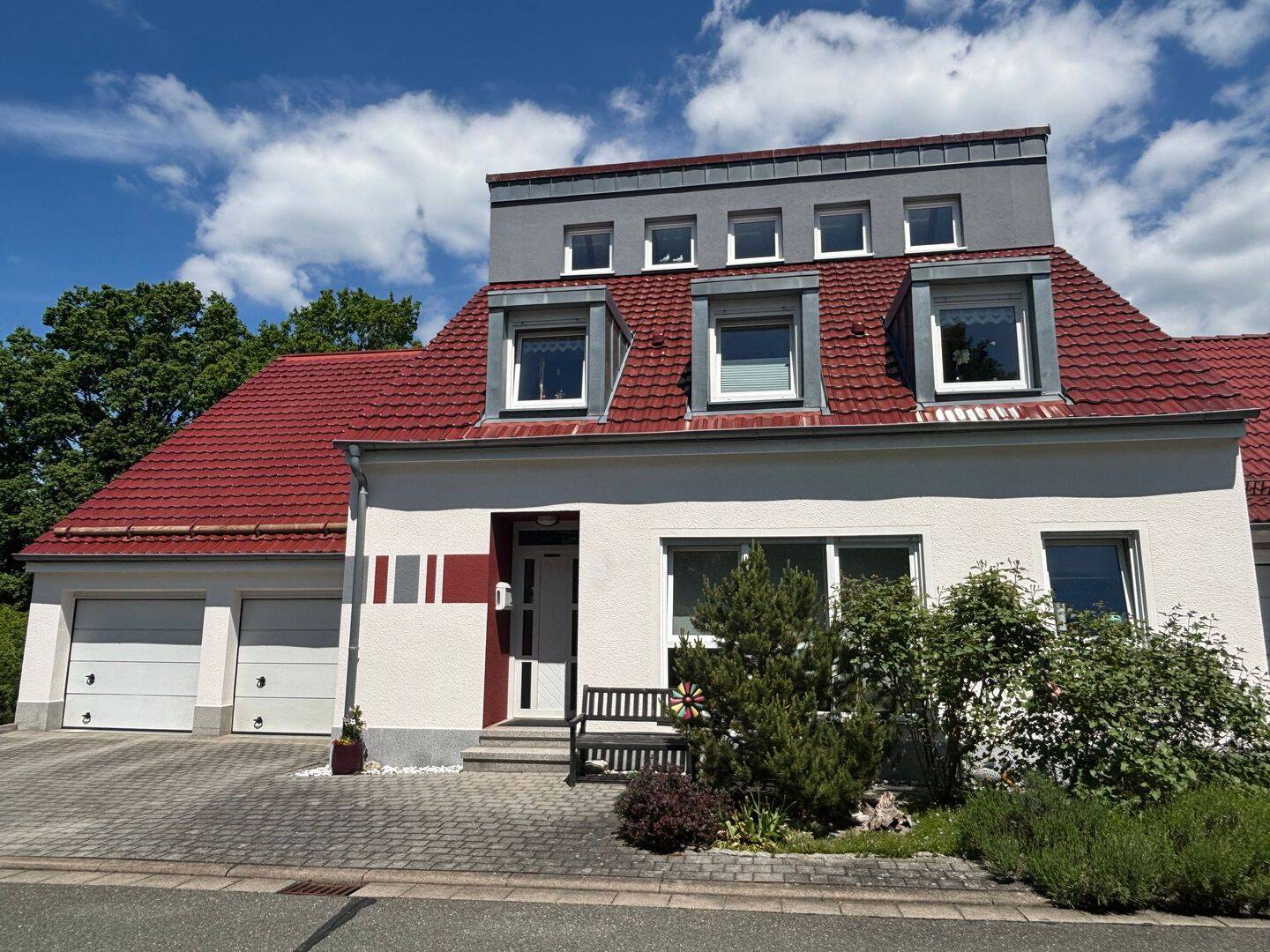 Gepflegtes Einfamilienhaus in ruhiger und familienfreundlicher Lage, 95466 Weidenberg
