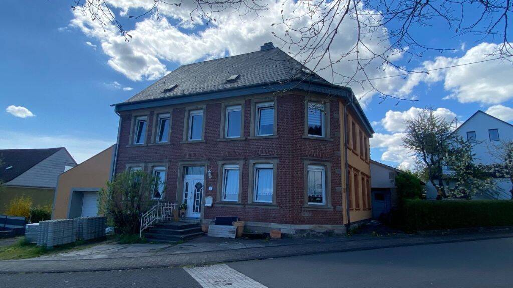 Einfamilienhaus mit Einliegerwohnung, 55743 Idar-Oberstein