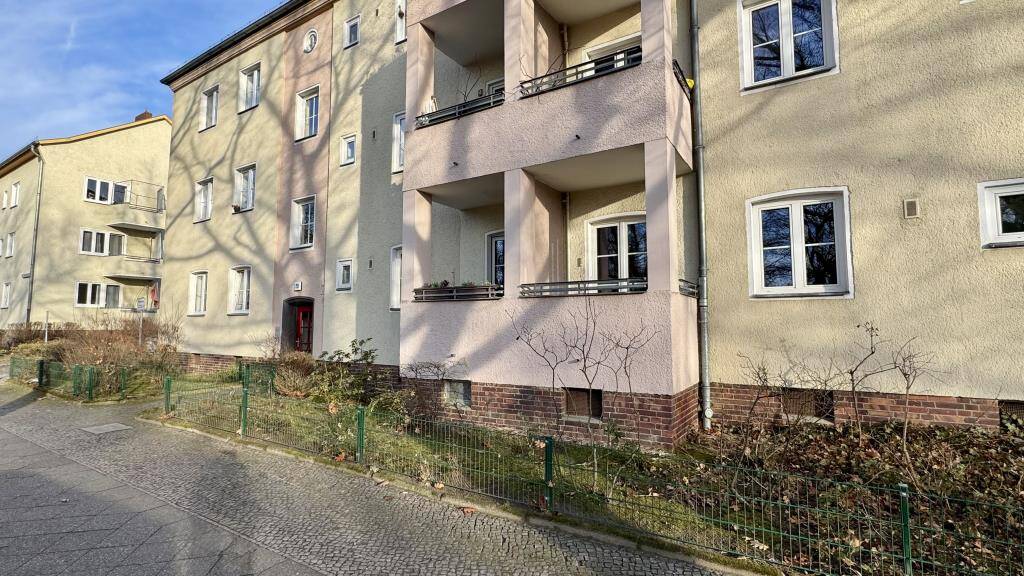 vermietete 2-Zimmer-Wohnung mit Balkon und guter Rendite, 12099 Berlin (Neukölln)