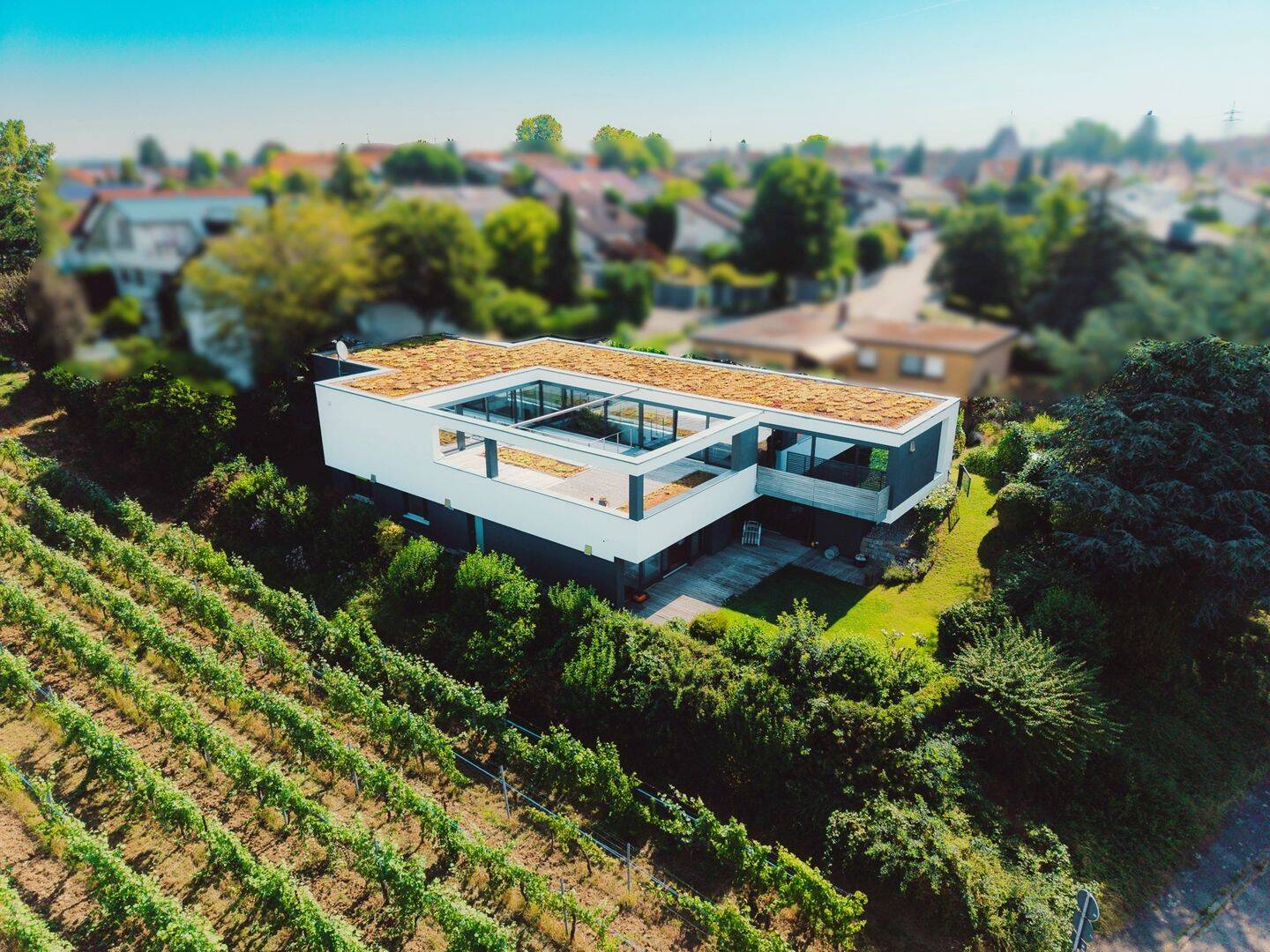 HAUS AM WEINBERG – Architektonische Bauhausvilla in privilegierter Randlage mit Fernblick, 74382 Neckarwestheim
