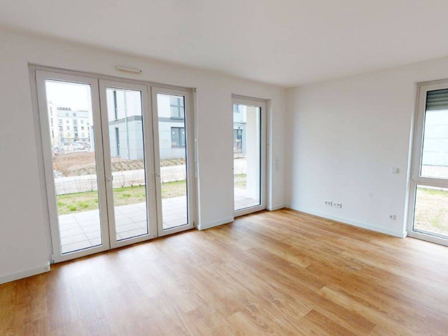 Großzügige 3-Zimmer-Wohnung mit Einbauküche, Terrasse und Garten!, 14641 Nauen