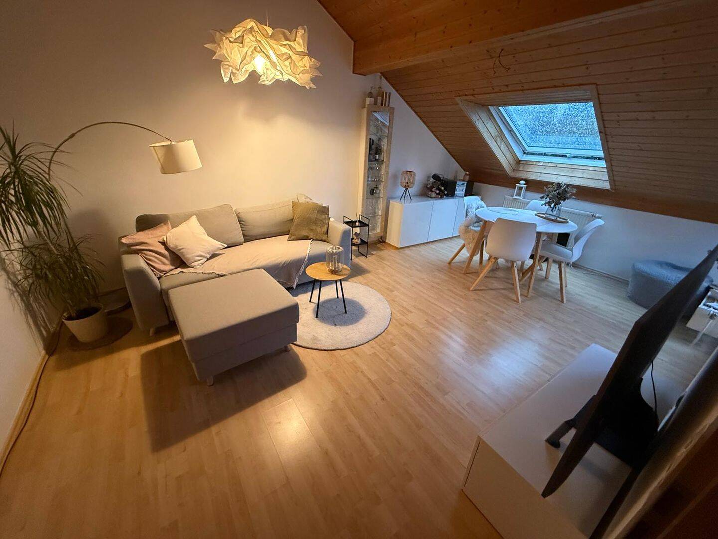 2-Zimmer-Dachgeschosswohnung mit Dachloggia in zentrumsnaher Lage zu vermieten, 73430 Aalen