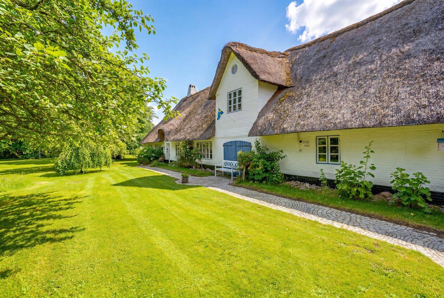 Ruheoase unter Reet: Anwesen mit 635 m² Wfl./Nfl., Ausbaureserve, ELW & Zusatzgrundstück, 24994 Jardelund
