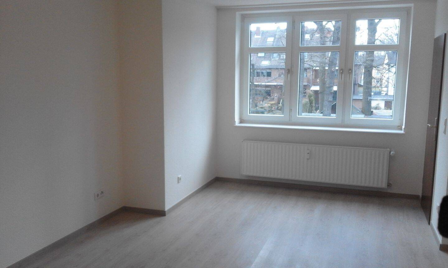 2.Zi. Whg. EBK ,Dusche,Laminat, Renoviert, Schufa, Arbeitsfestvertrag,kein Jobcenter, 40599 Düsseldorf (Benrath Hassels Holthausen Reisholz)