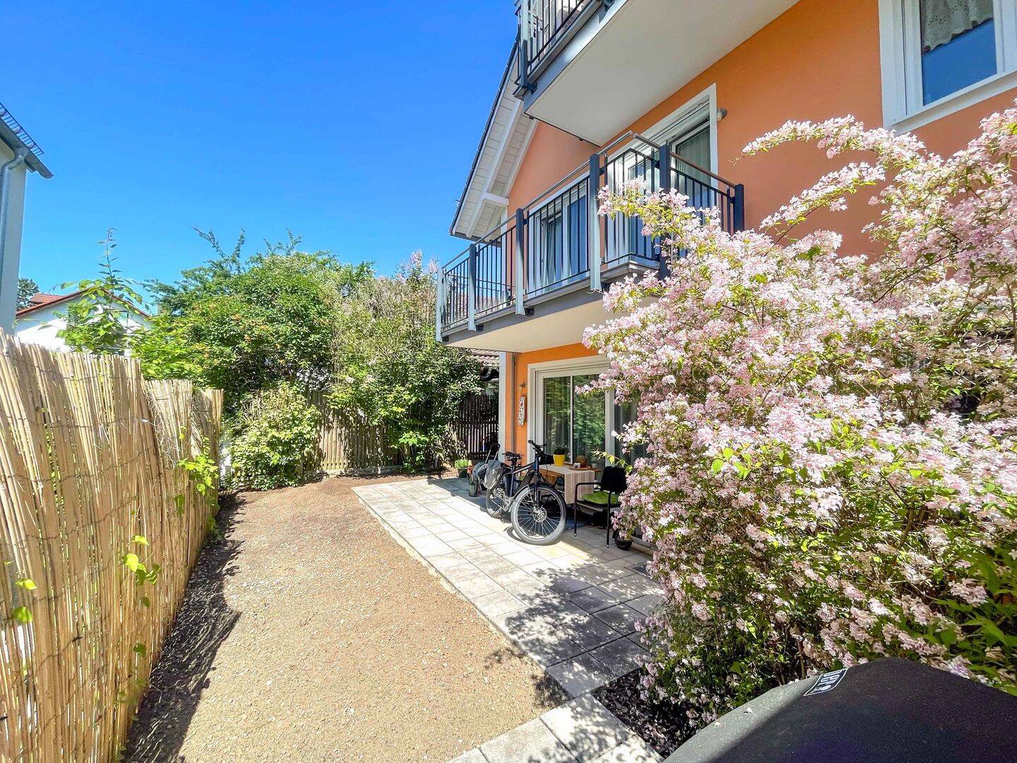Gartentraum! 5-Zimmer-Maisonette-Wohnung in ruhiger Siedlungslage – 81739 München – Bild 1 von 3