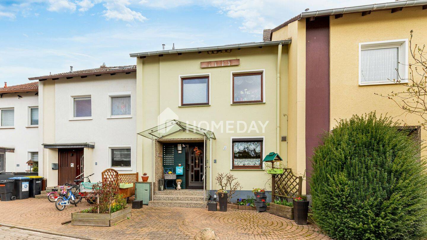 Gepflegtes Reihenmittelhaus mit 6 Zimmern, Vollkeller, Garage, Loggia und Traumgarten, 30926 Seelze