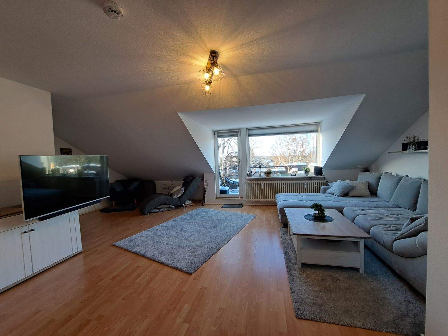 Ahrensburg – 3-Zimmer DG-Wohnung mit Balkon, 22926 Ahrensburg