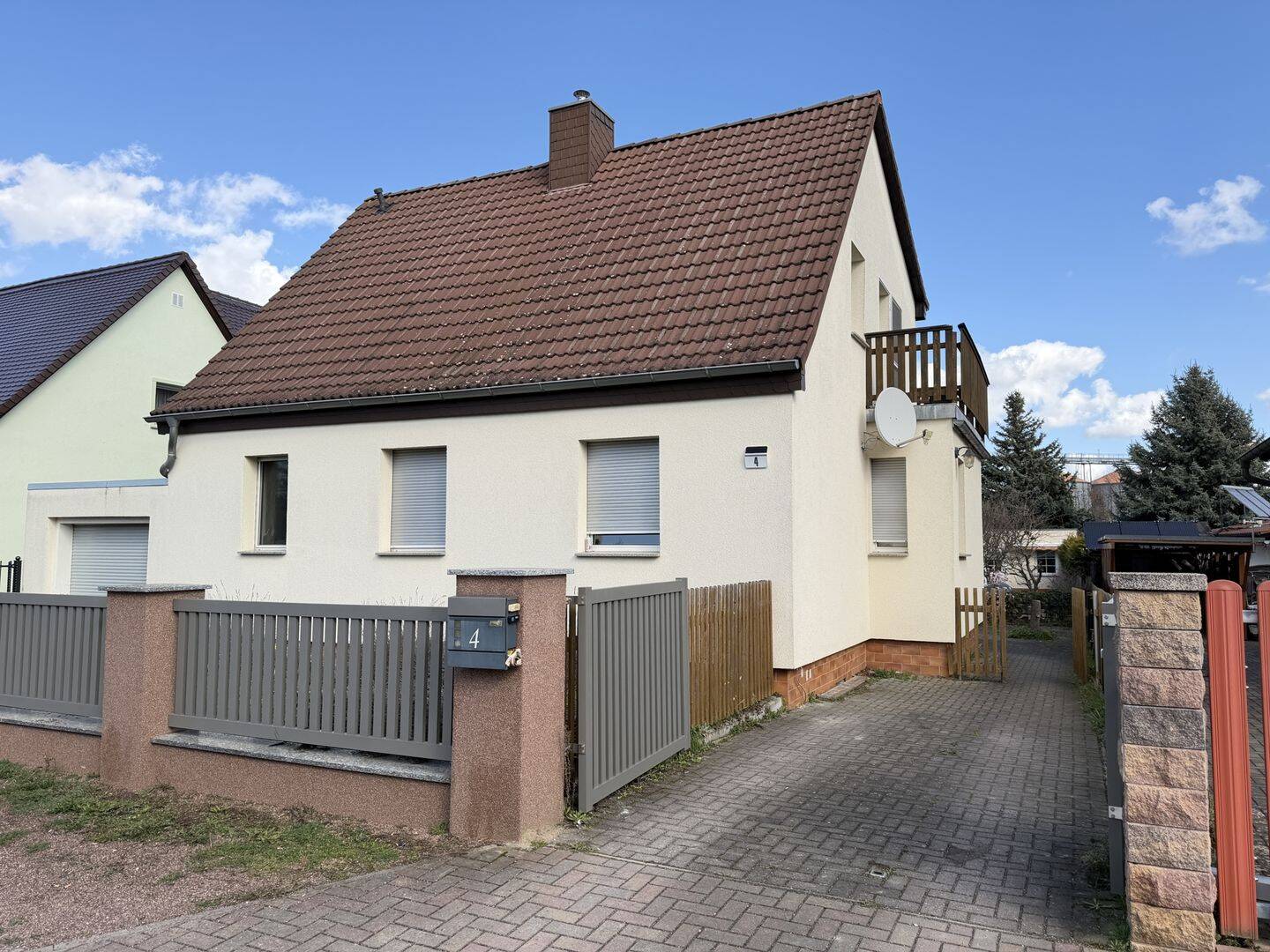 Preisreduzierung – Viel Platz, viel Grün, viel Zuhause: Haus mit Garten, Terrasse, Balkon und Garage, 6231 Bad Dürrenberg