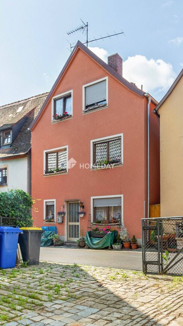 Einfamilienhaus mit 4 Zimmern und Entwicklungspotenzial in ruhiger Lage von Frickenhausen, 97252 Frickenhausen a. Main