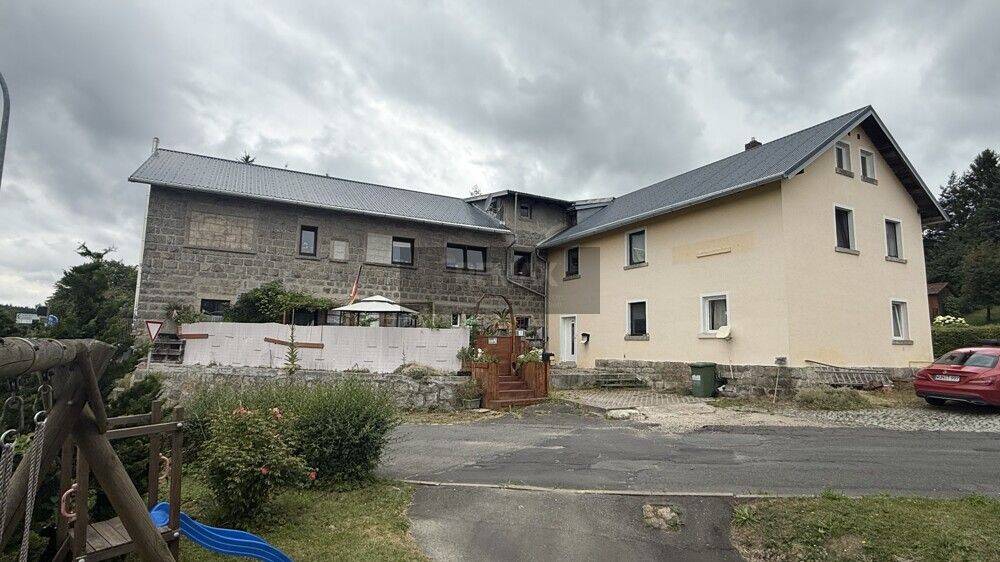 Sichere Investition in Neusorg – Mehrfamilienhaus mit 4 vermieteten Wohnungen, 95700 Neusorg