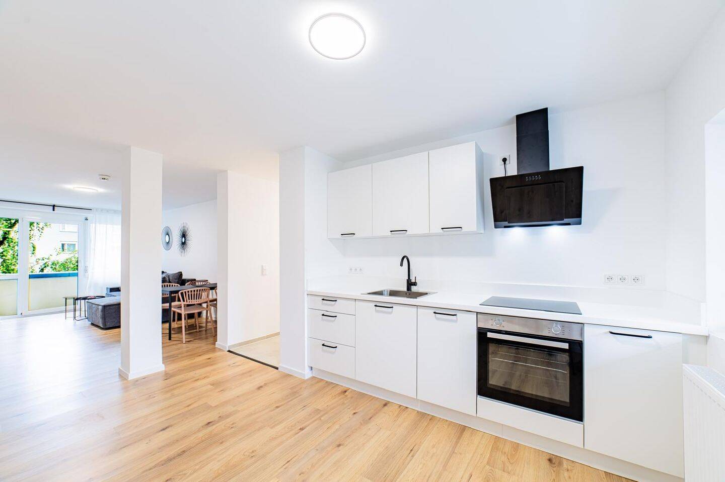 Modern möblierte 2-Zimmer-Wohnung mit Balkon, Internet und Aufzug, 90471 Nürnberg (Dutzendteich Langwasser Neuselsbrunn Stadion Zollhaus)