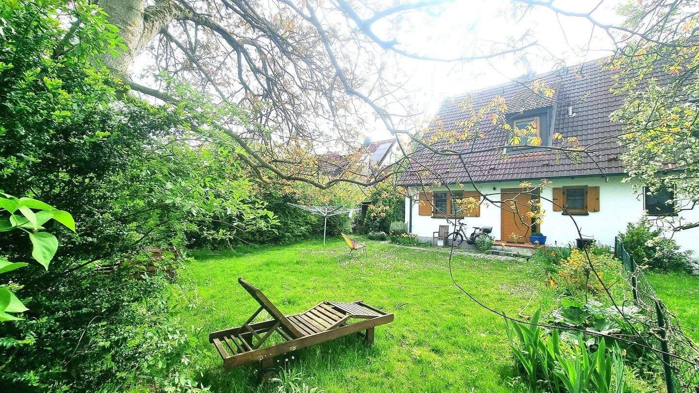 Sehr schöne Doppelhaushälfte mit Terrasse und eingewachsenen Garten in Erlangen-Hüttendorf, 91056 Erlangen
