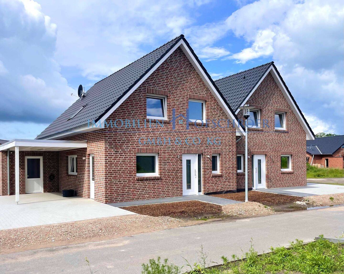 K 586 – Erstbezug in eine moderne und energieeffiziente Doppelhaushälfte mit Carport, Geräteraum und Terrasse in Beesten!!, 49832 Beesten
