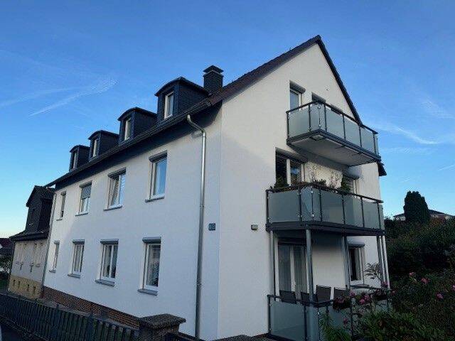 Komplett sanierte, kleine 2 Zimmer Dachgeschosswohnung mit Gartennutzung in Kassel-Gartenstadt Eichwald, ideal für den berufstätigen Single., 34123 Kassel (Bettenhausen Forstfeld Unterneustadt Waldau)
