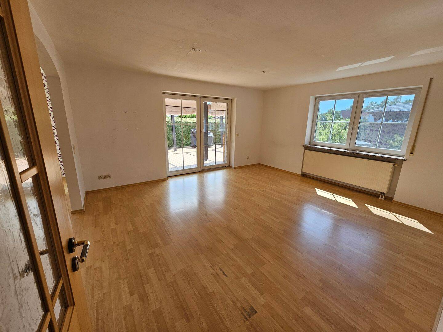 Exklusive Erdgeschosswohnung mit privatem Garten, großer Terrasse & Whirlpool, 87727 Babenhausen