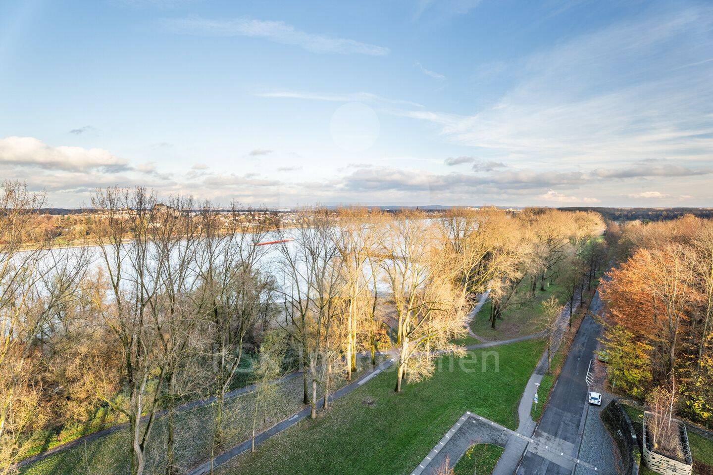Ihr Logenplatz am Rhein! Stilvolle Eigentumswohnung mit Panoramaausblick in Köln-Rodenkirchen!, 50996 Köln (Rodenkirchen Hahnwald Marienburg Weiß)