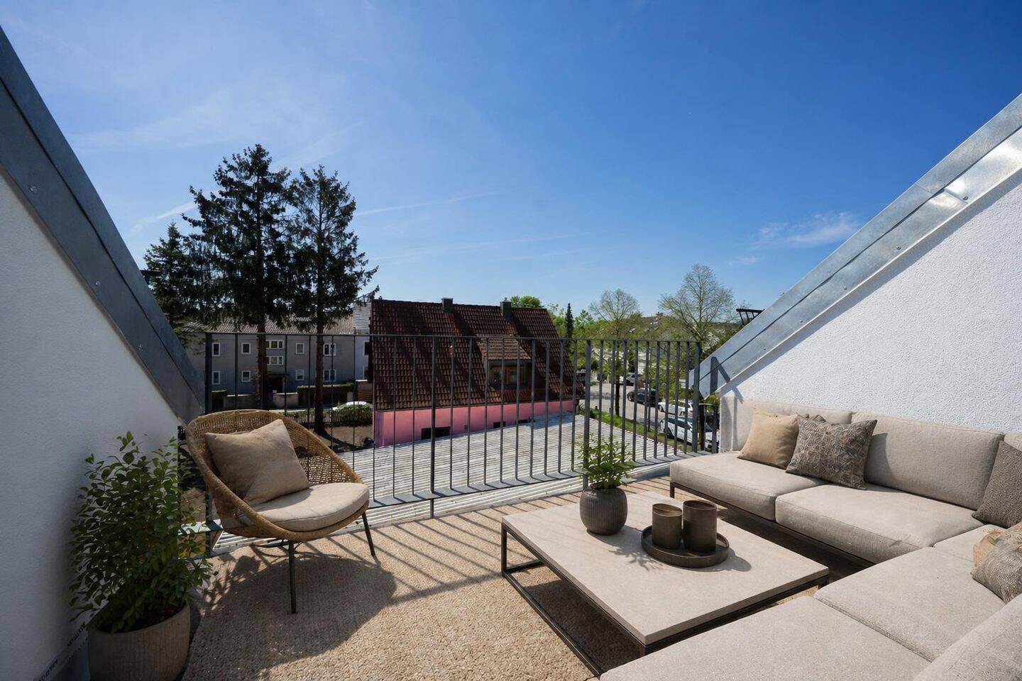 Neubau Erstbezug – Dachgeschosswohnung mit besonderem Charakter, 80999 München (Allach-Untermenzing)