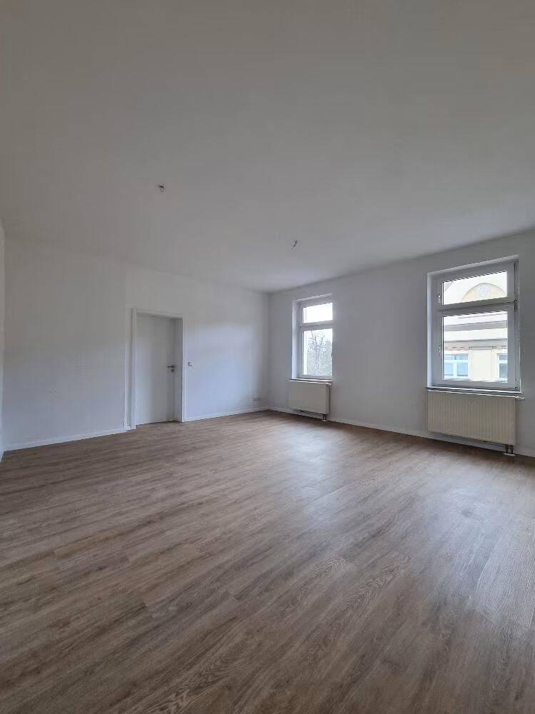 *70 m² mit Parkblick – Wohnen im ruhigen 3-Familienhaus*, 6366 Köthen (Anhalt)