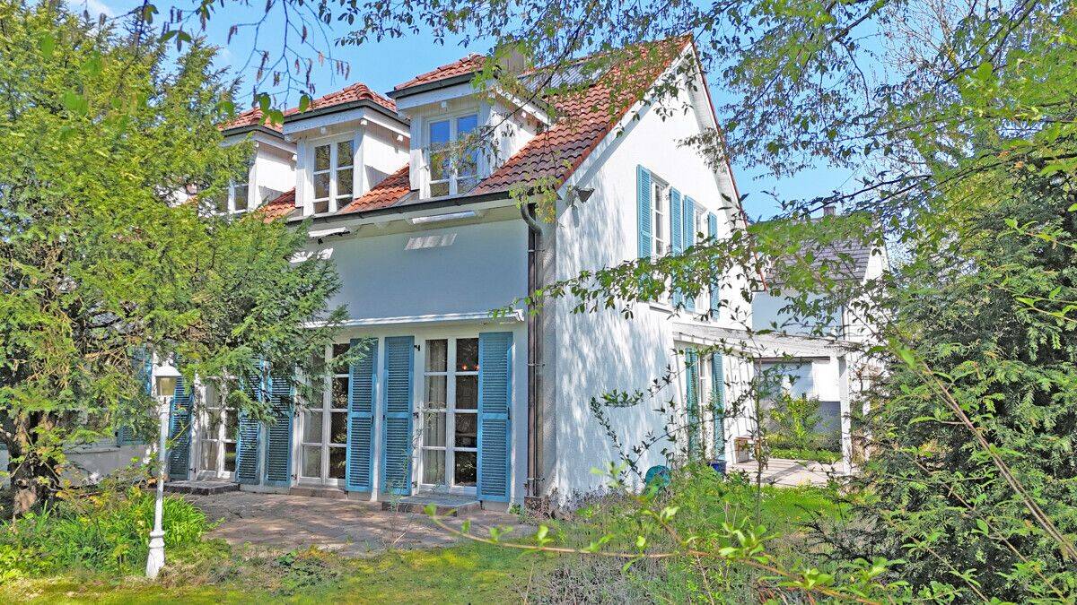Repräsentatives Einfamilienhaus auf parkähnlichem Sonnengrundstück in ruhiger Lage, 85716 Unterschleißheim