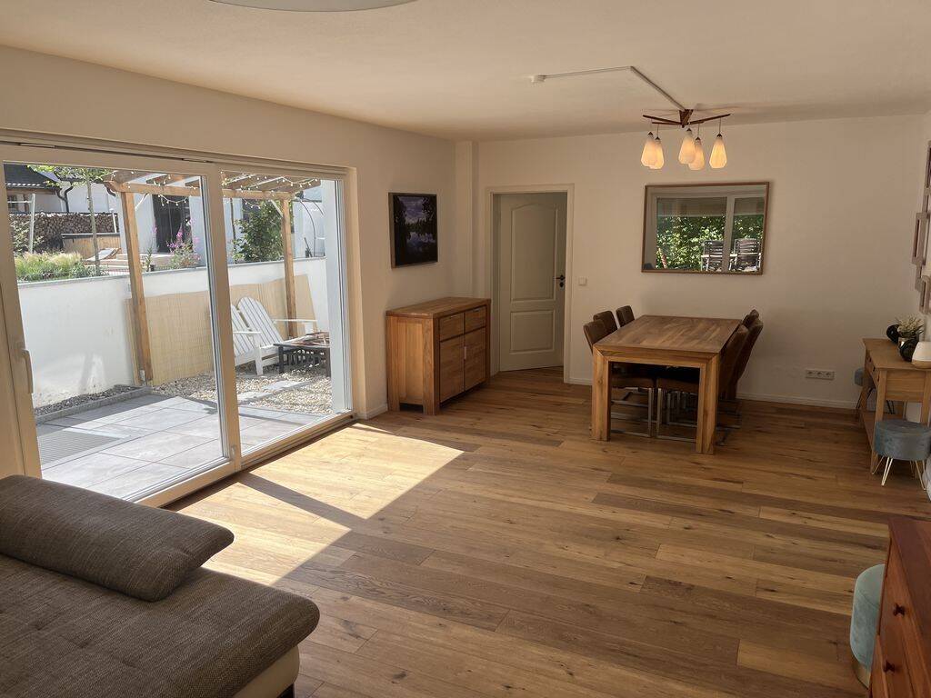 Unterföhring: Freistehendes Einfamilienhaus mit 6 Zi, Wellnessbereich & 2 Terrassen in der Isarau., 85774 Unterföhring