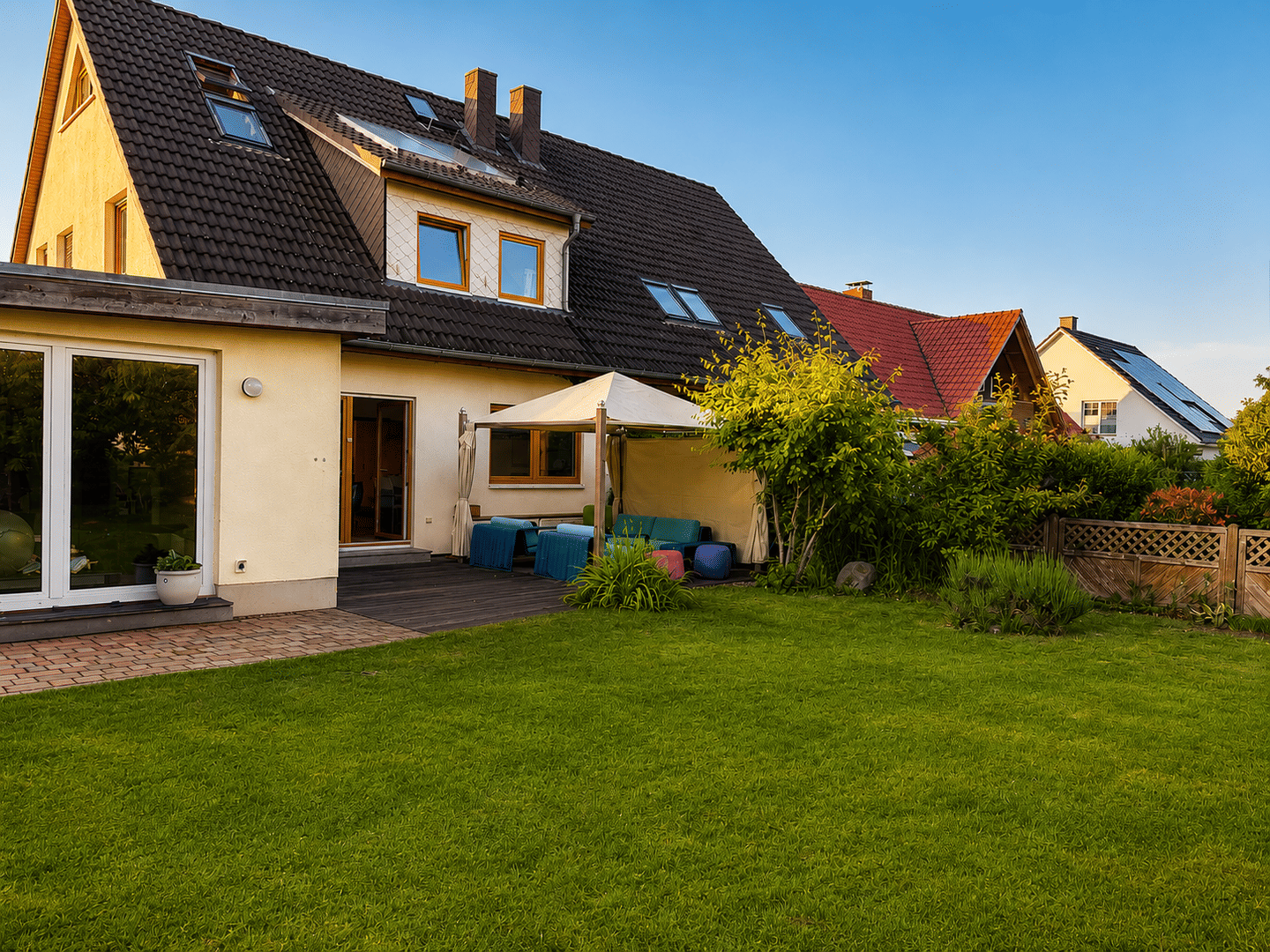 2 getrennte WE im DHH mit Anbau – Feldrandlage mit 7 Z., Kamin, 3 Bädern, Südterrasse, EBK, Carport, 18055 Rostock (Brinckmansdorf Kassebohm Kröpeliner Tor-Vorstadt Stadtmitte)