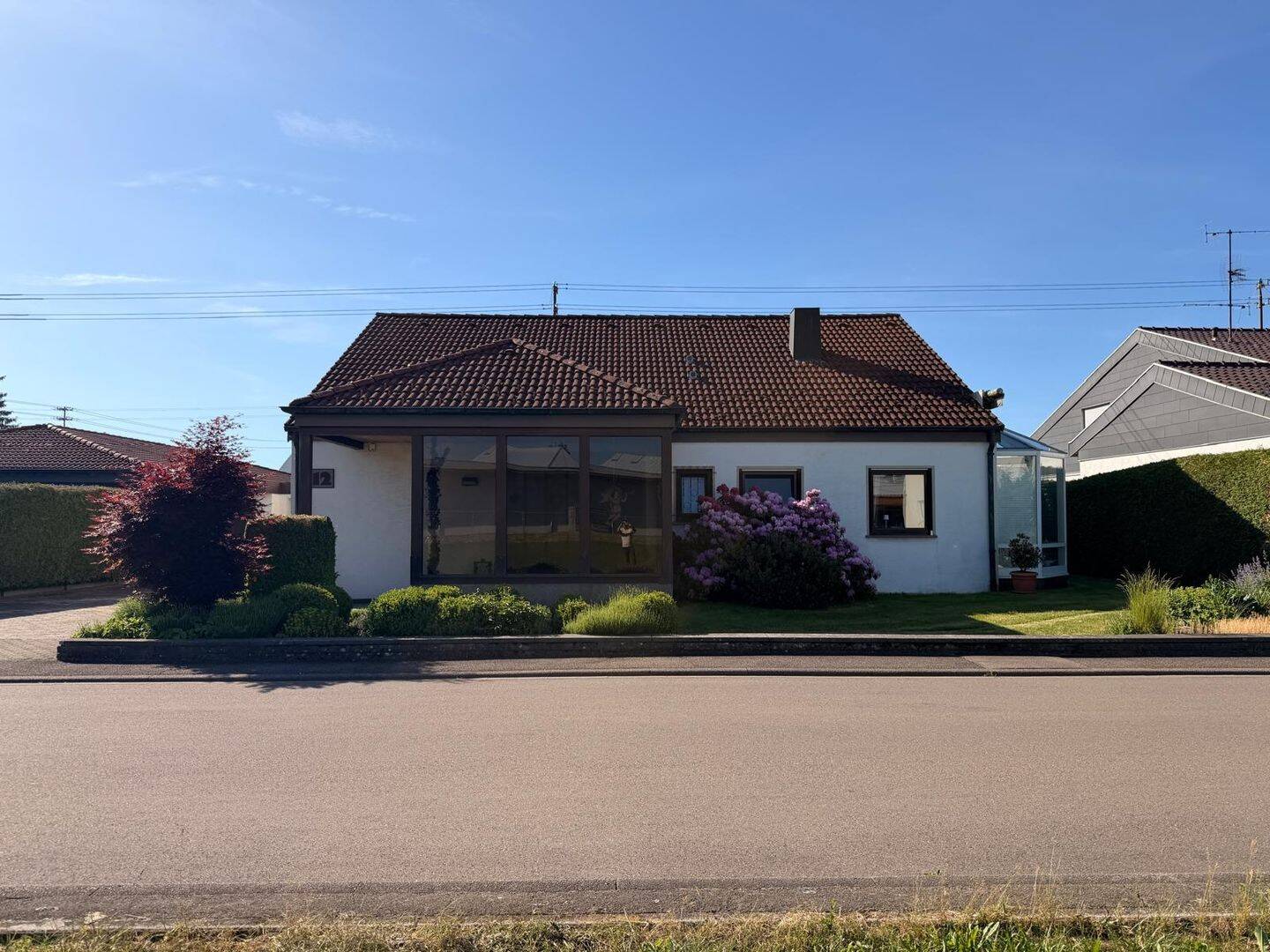 Großzügiges Haus mit Wintergarten, Sauna & Traumgarten in Aldingen, 78554 Aldingen