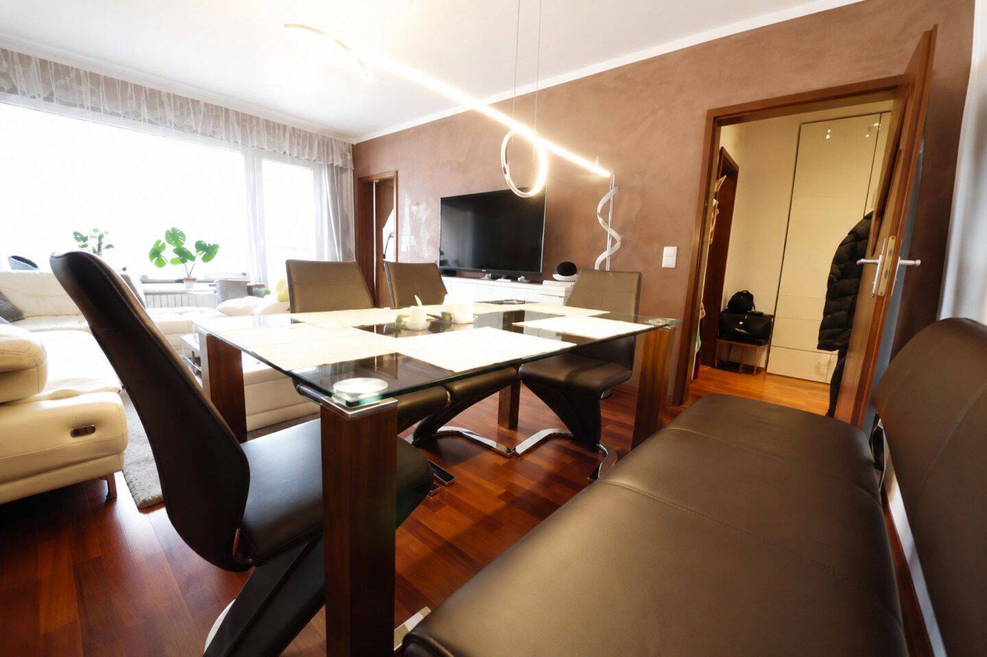 3-Zimmer Wohnung in vorteilhafter Lage in Wiesbaden mit EBK und TG Stellplatz, 65187 Wiesbaden (Biebrich Wiesbaden)