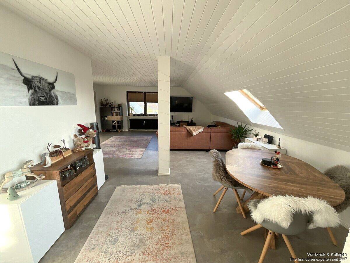 Schöne Dachgeschosswohnung mit gemütlicher Loggia und großem Spitzboden, 90596 Schwanstetten