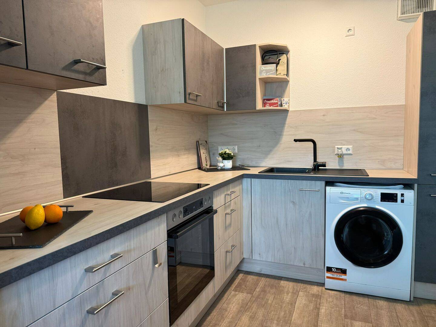 Ins 11. OG mit Lift- Südbalkon – EBK Abkauf Vormieter mögl. !!!, 9119 Chemnitz (Helbersdorf Kapellenberg Kappel Zentrum)